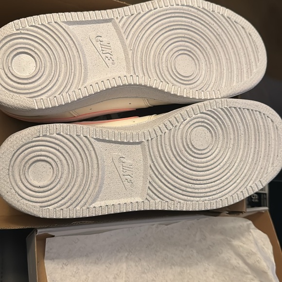 New- 🆕- Never Worn- Light Pink with White. Gum is different color. Box no lid. - Picture 3 of 5